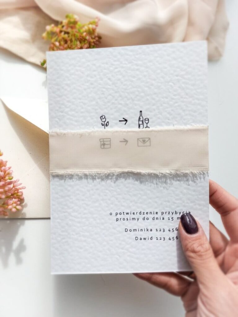 minimalistyczne zaproszenia ślubne z rwaną wstążką