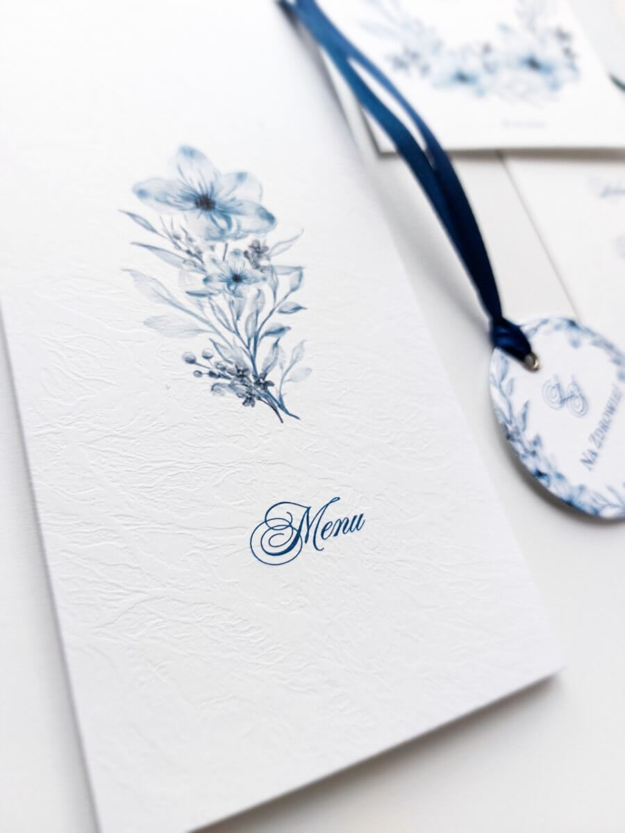 minimalistyczne jednokartkowe zaproszenia ślubne w kolorze błękitnym